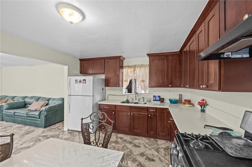 2554 N State Property Photo 6