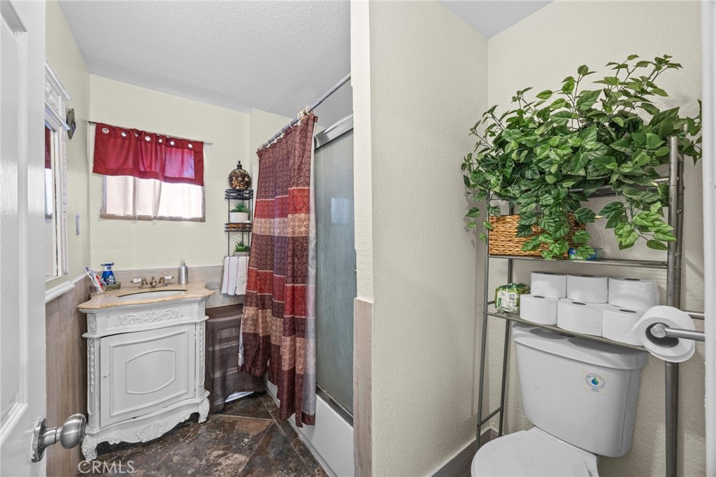 2554 N State Property Photo 9