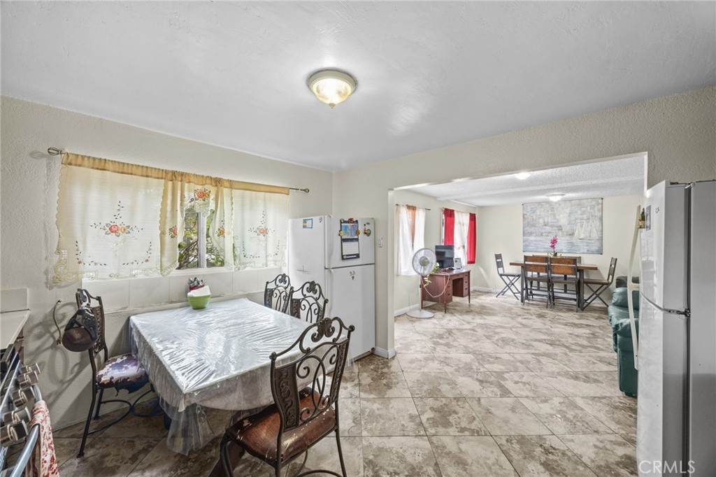 2554 N State Property Photo 11