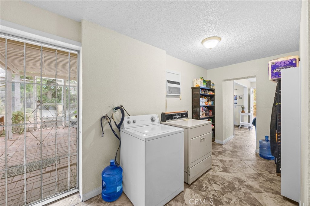 2554 N State Property Photo 12
