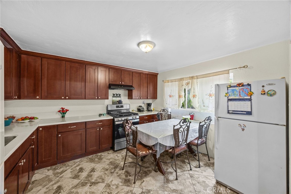 2554 N State Property Photo 14