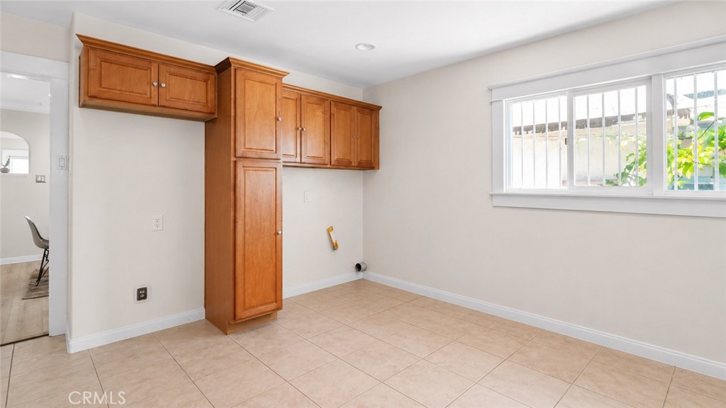 1849 W 38th Street Property Photo 23