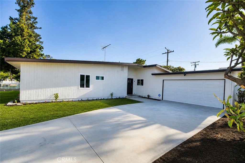 315 S Agate Property Photo 1