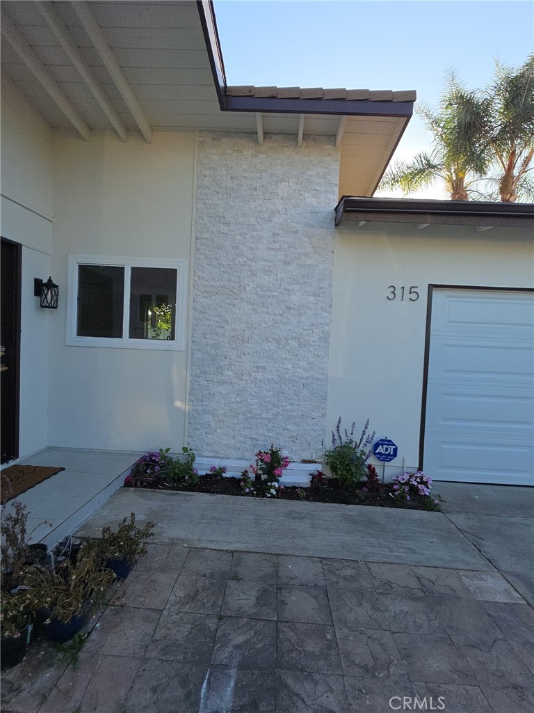 315 S Agate Property Photo 2