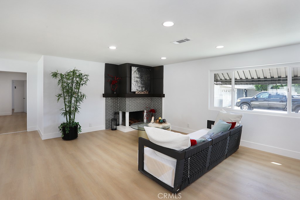 11052 Faye Avenue Property Photo 4