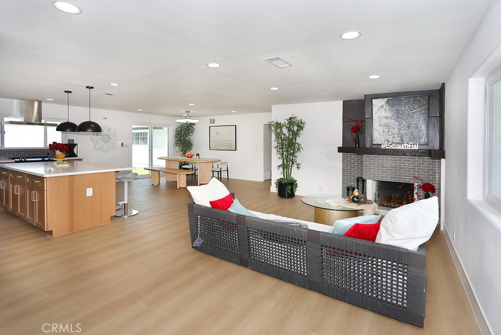 11052 Faye Avenue Property Photo 5