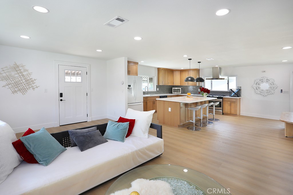11052 Faye Avenue Property Photo 6