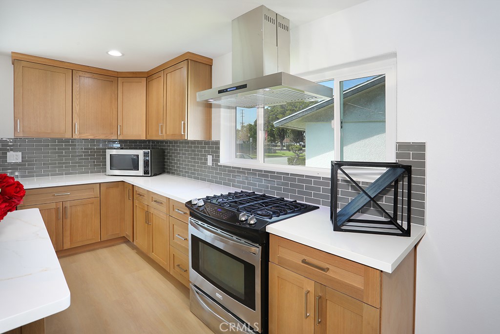 11052 Faye Avenue Property Photo 9