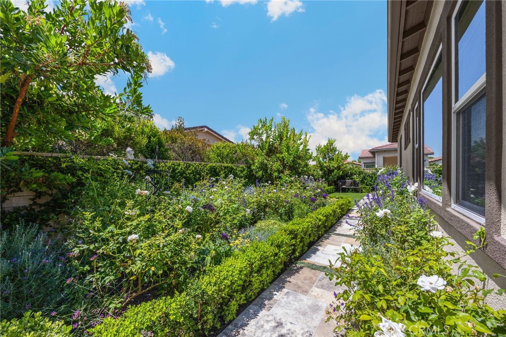 3692 Glorietta Place Property Photo 25