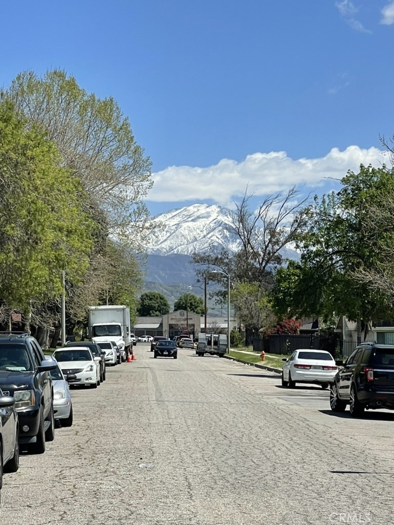 2042 E 19th Property Photo 12