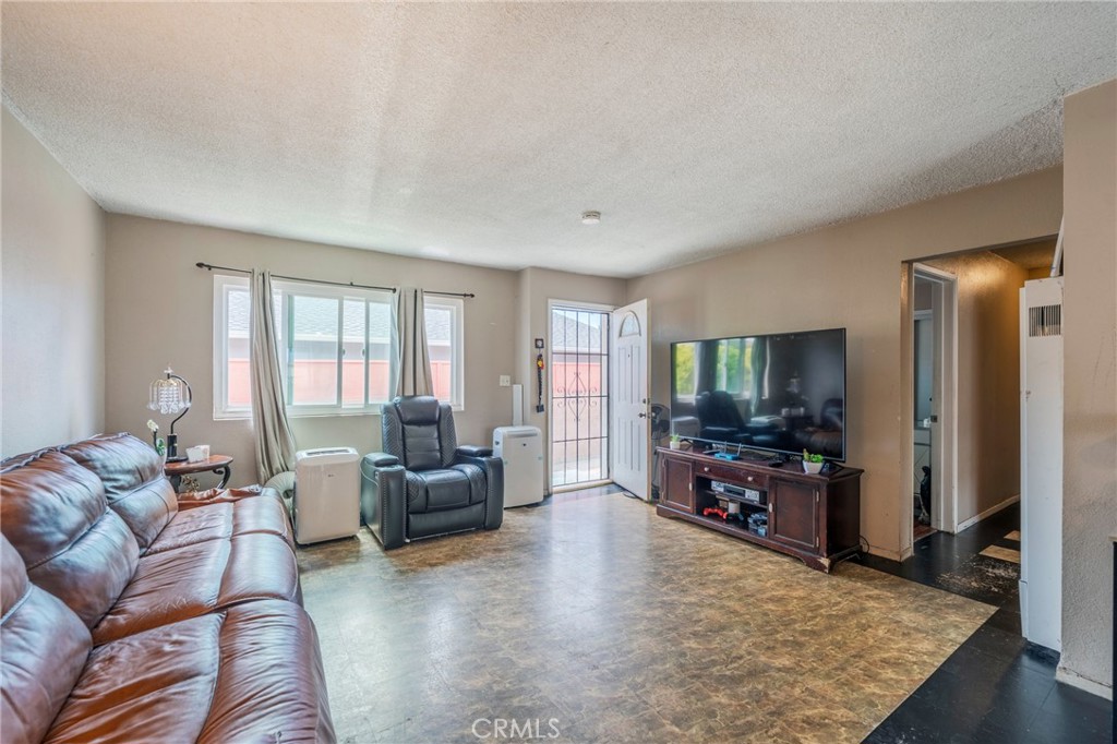 851 W Crestwood Property Photo 3