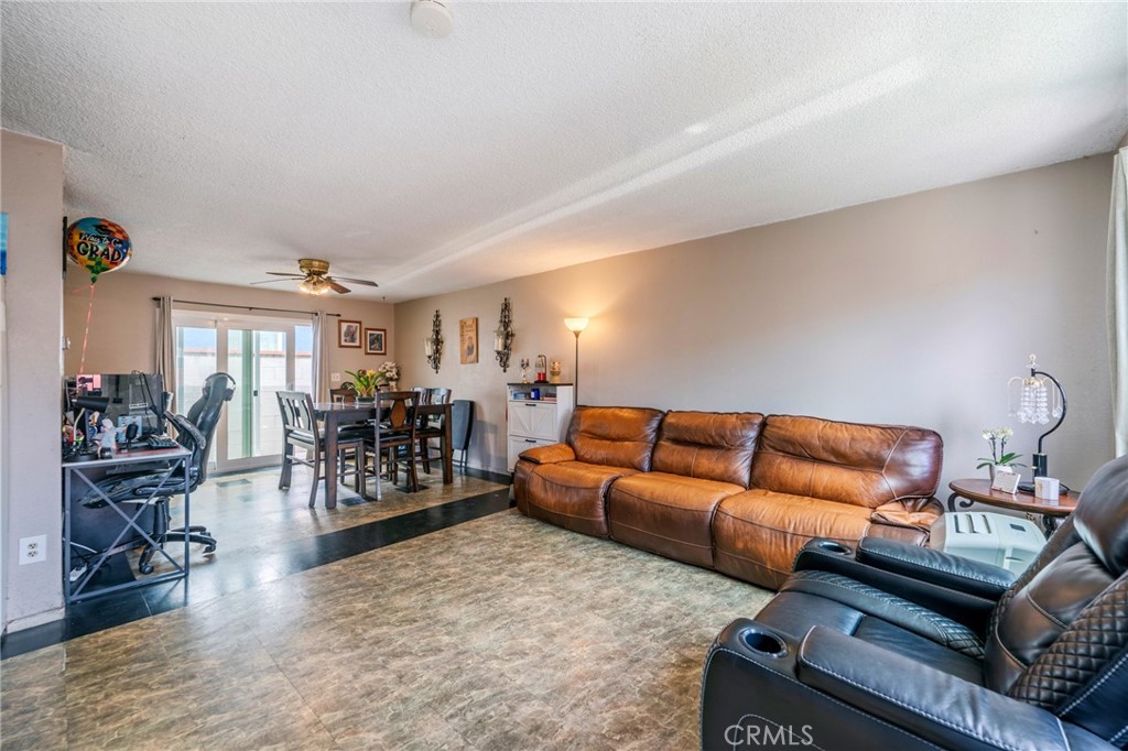 851 W Crestwood Property Photo 4