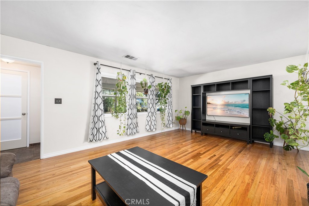5922 Hayter Property Photo 5