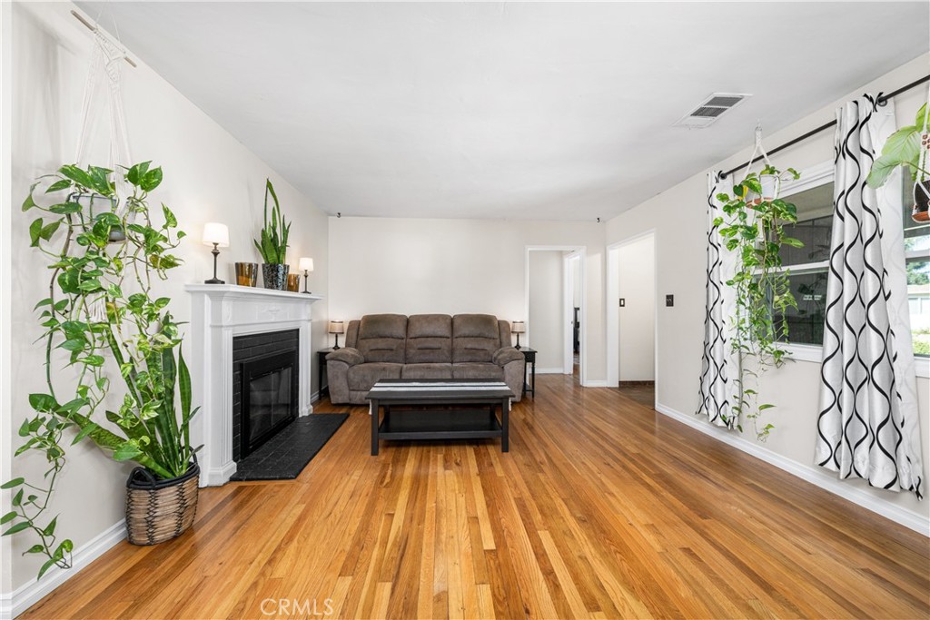 5922 Hayter Property Photo 6