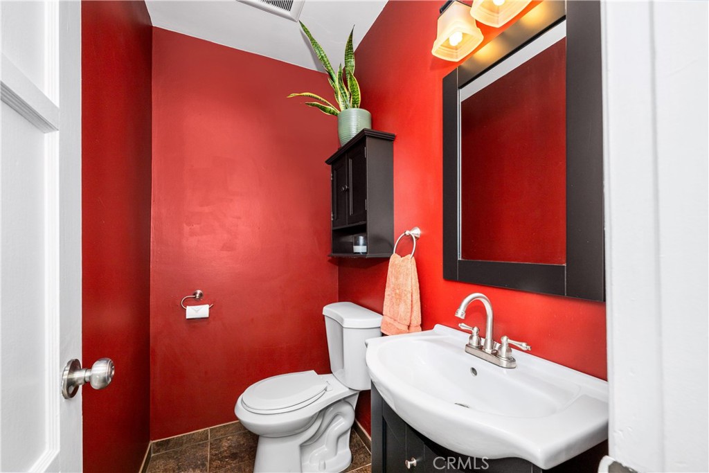 5922 Hayter Property Photo 11