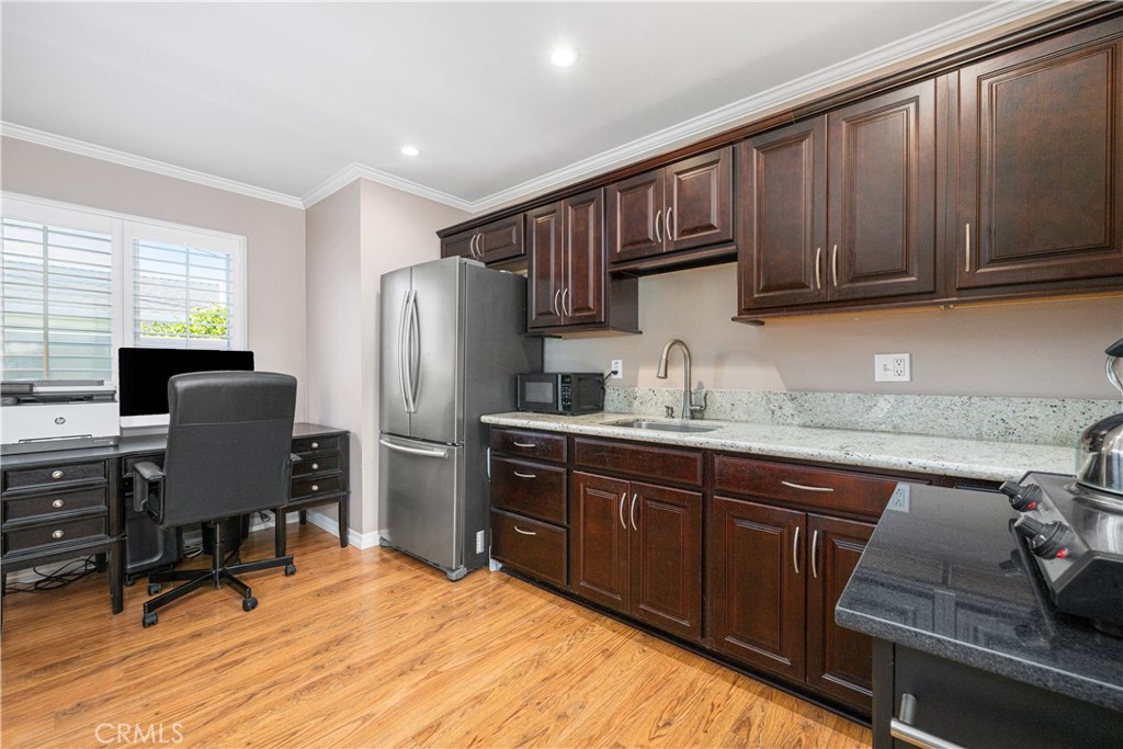 5922 Hayter Property Photo 23