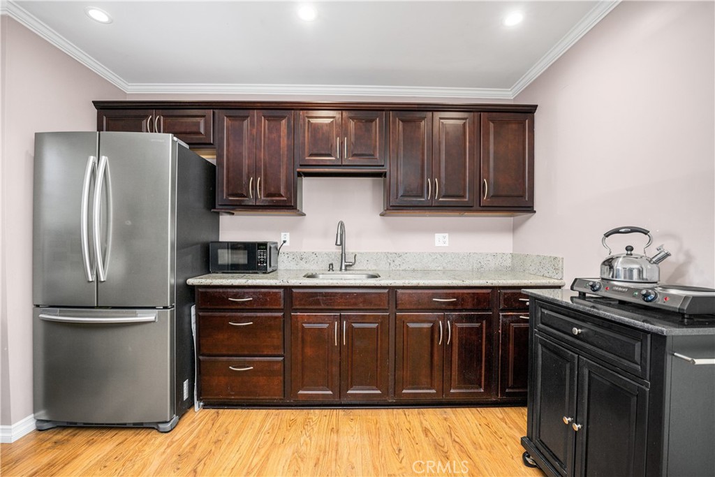 5922 Hayter Property Photo 24