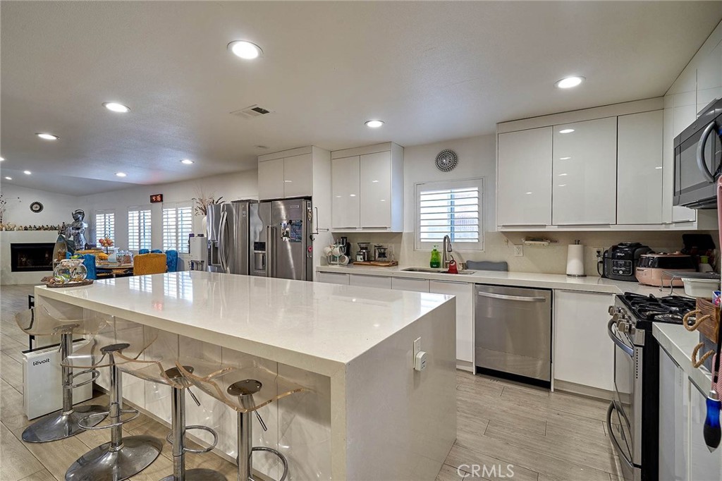 2513 W Mall Place Property Photo 4
