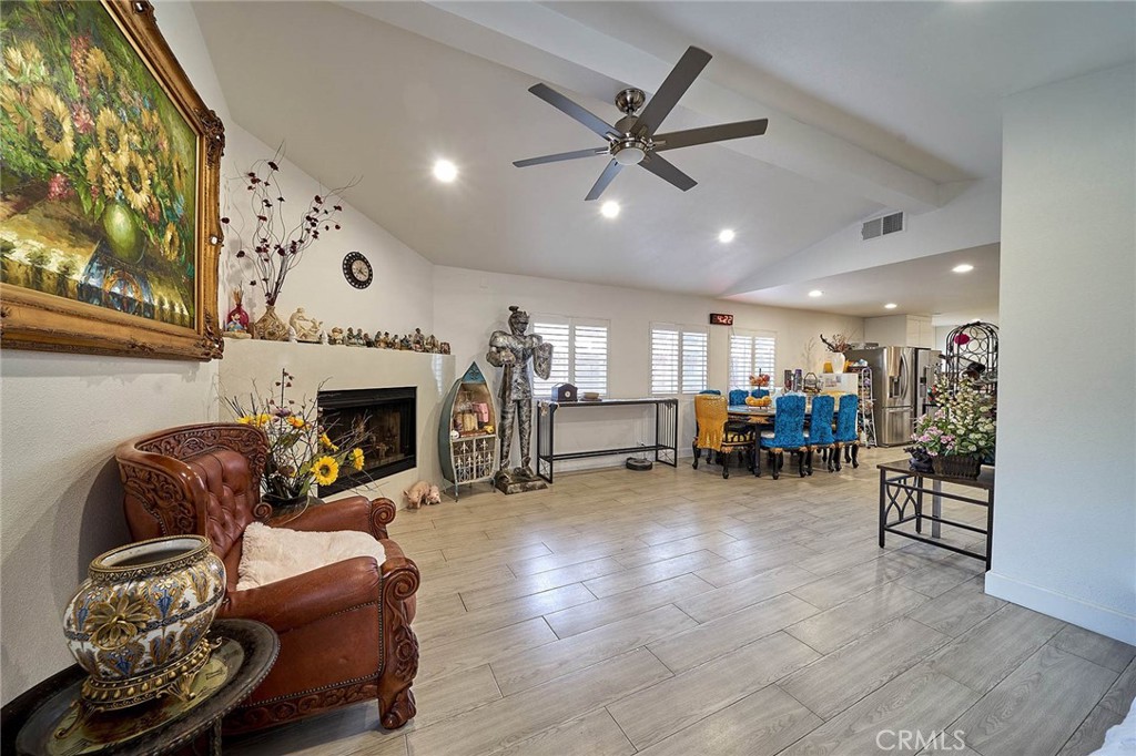 2513 W Mall Place Property Photo 11