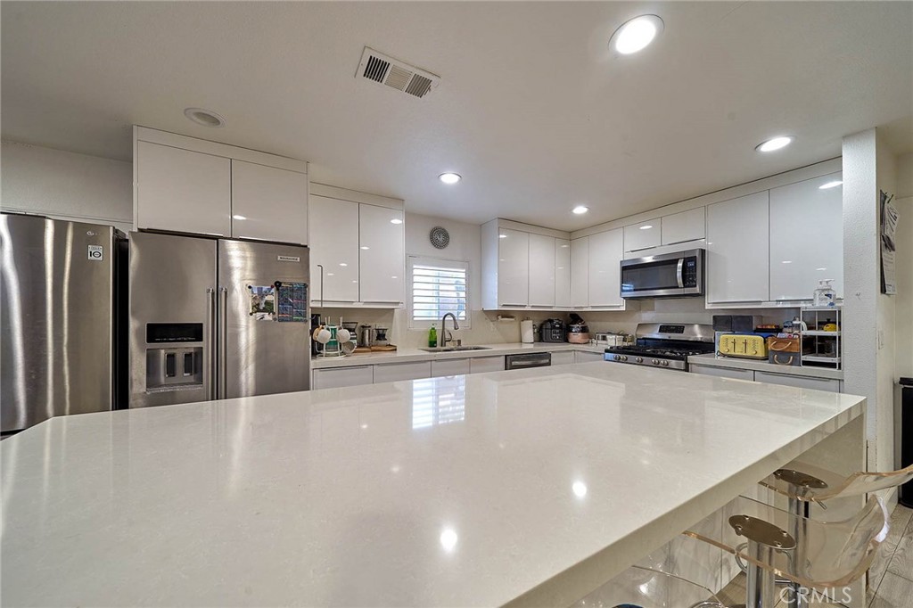 2513 W Mall Place Property Photo 14