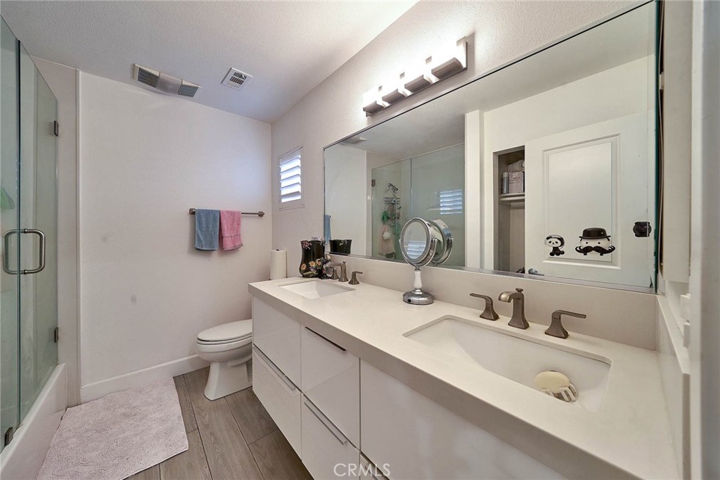2513 W Mall Place Property Photo 18
