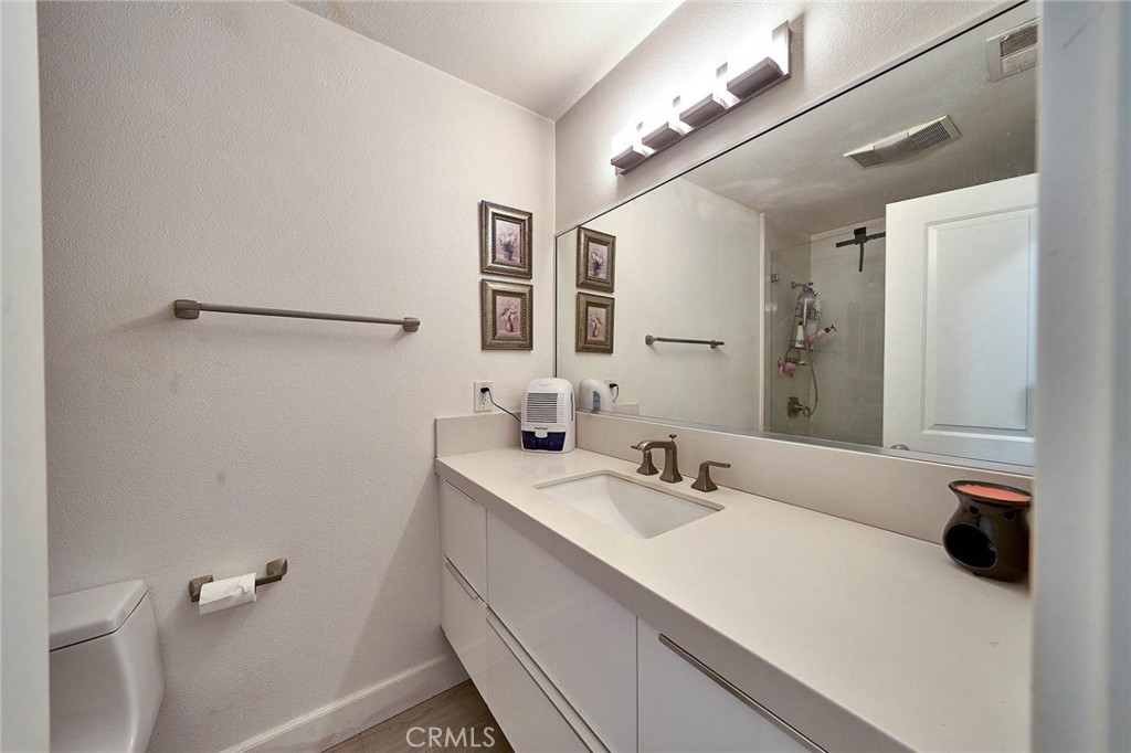 2513 W Mall Place Property Photo 20