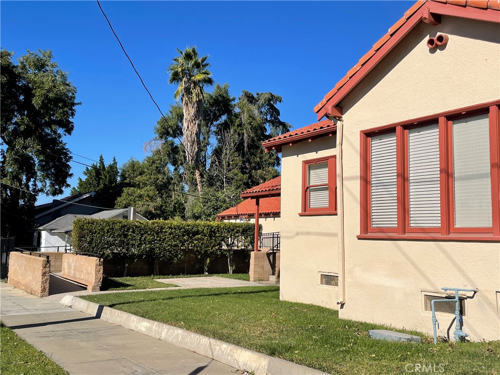 9345 Magnolia Ave Property Photo 3