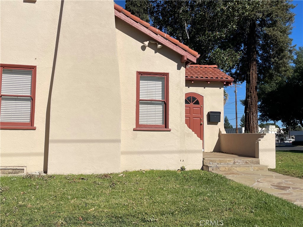 9345 Magnolia Ave Property Photo 5