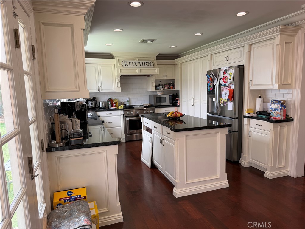 26500 Senator Property Photo 17