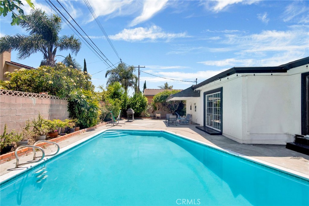 10236 Mattock Avenue Property Photo 1