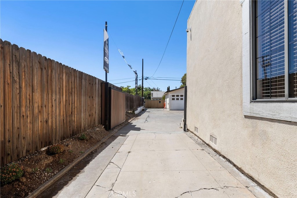 543 S Brea Property Photo 4