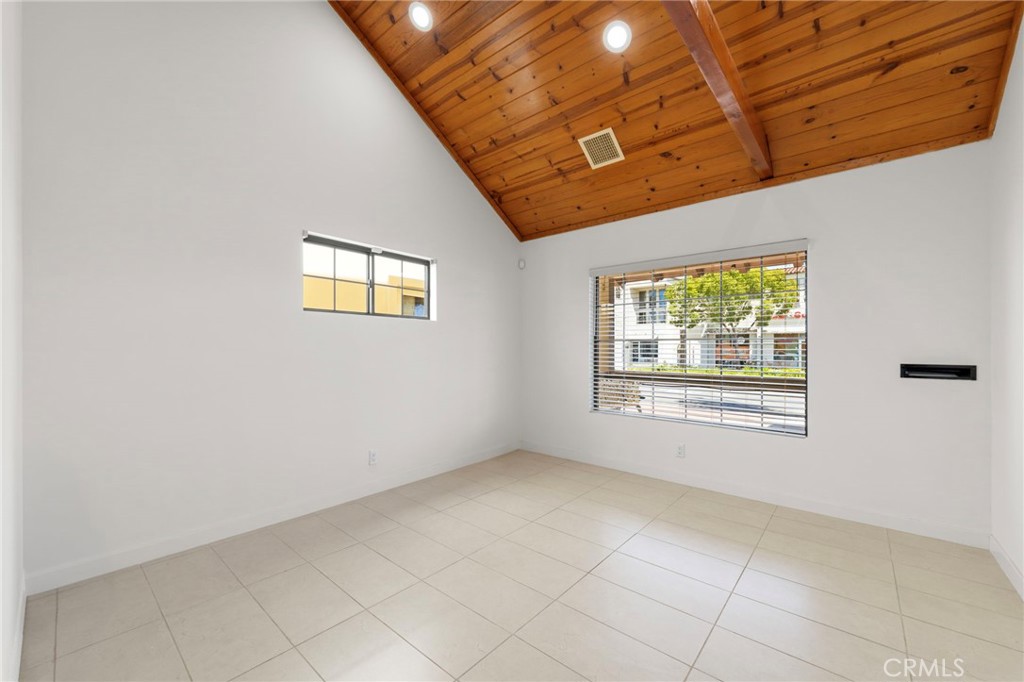 543 S Brea Property Photo 11