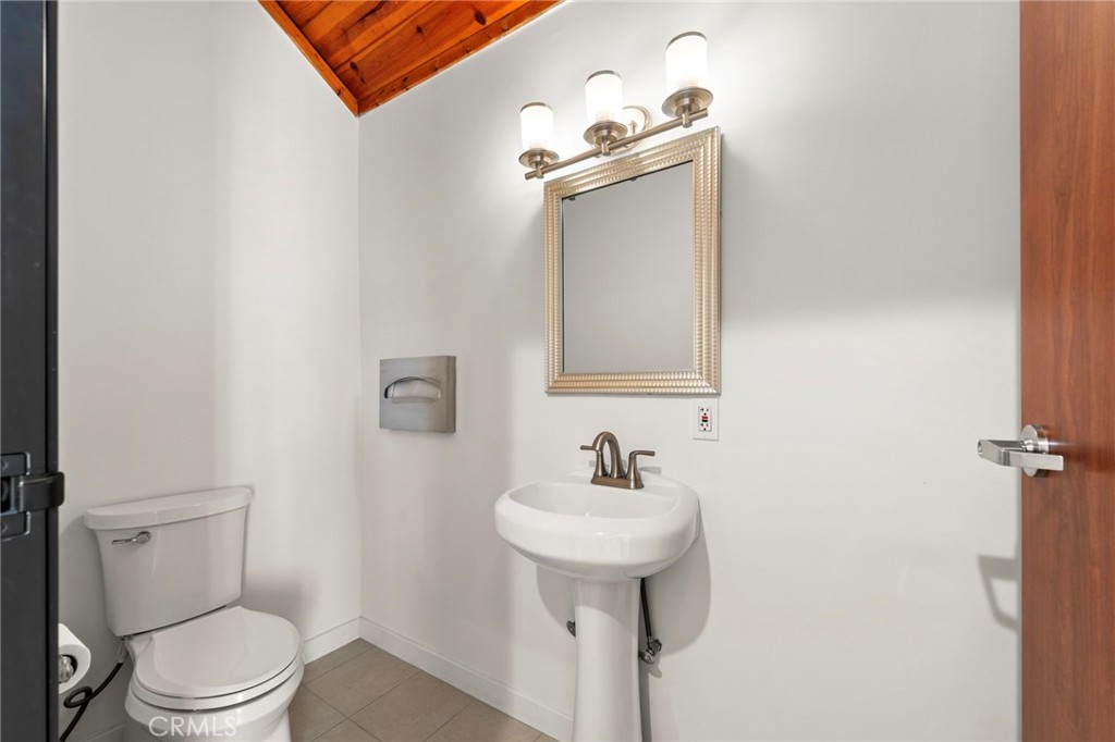 543 S Brea Property Photo 16