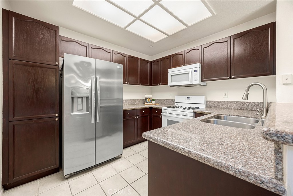 3423 E White Chapel Court E Property Photo 7
