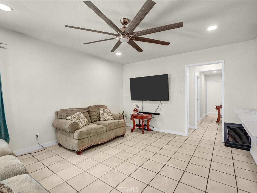 5072 Gardenia Property Photo 5