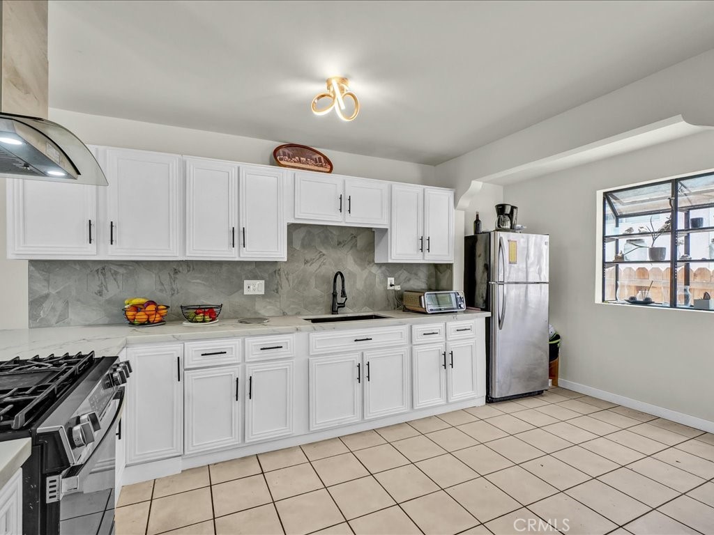 5072 Gardenia Property Photo 9