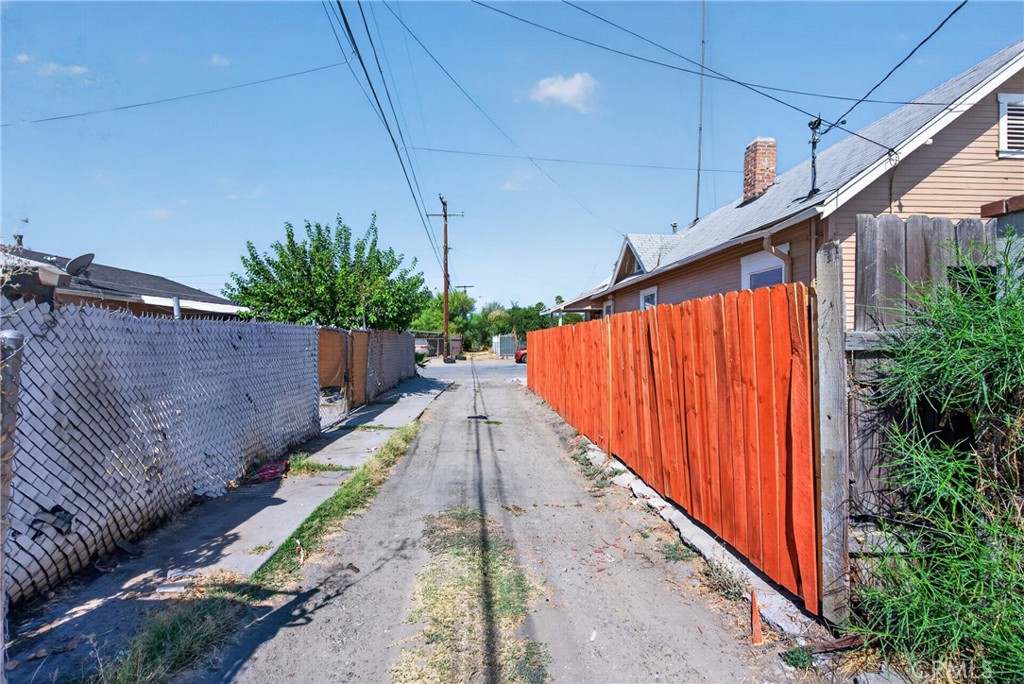 983 Wall Avenue Property Photo 4