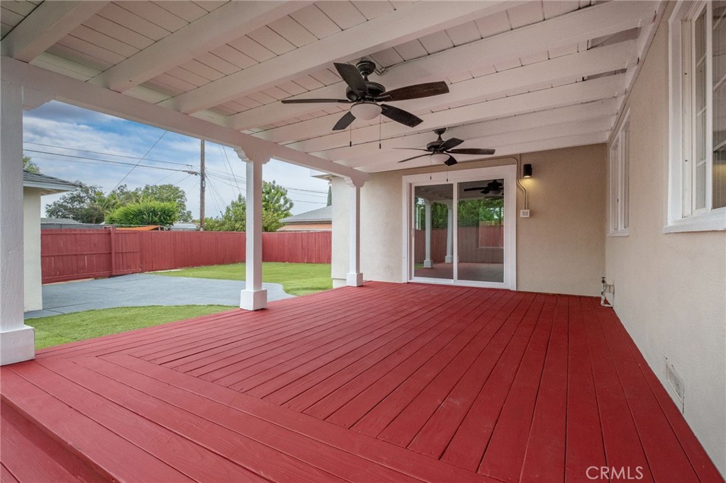20756 Saticoy Street Property Photo 4