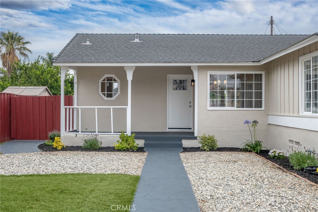 20756 Saticoy Street Property Photo 5