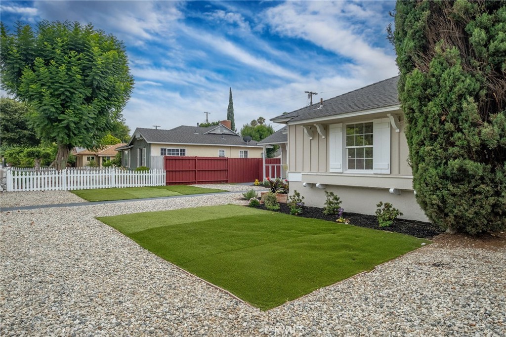 20756 Saticoy Street Property Photo 6