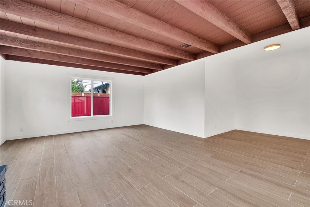 20756 Saticoy Street Property Photo 9