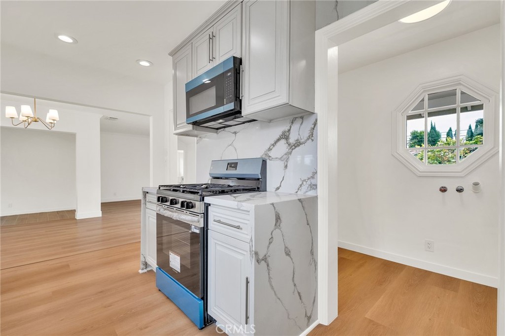 20756 Saticoy Street Property Photo 10