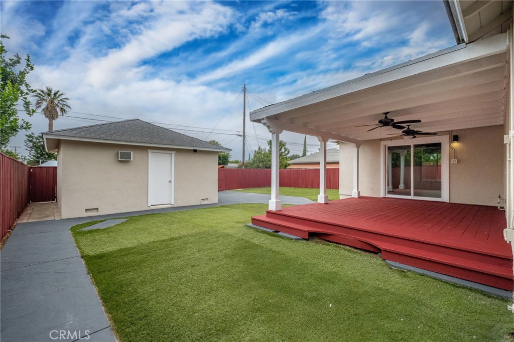 20756 Saticoy Street Property Photo 33