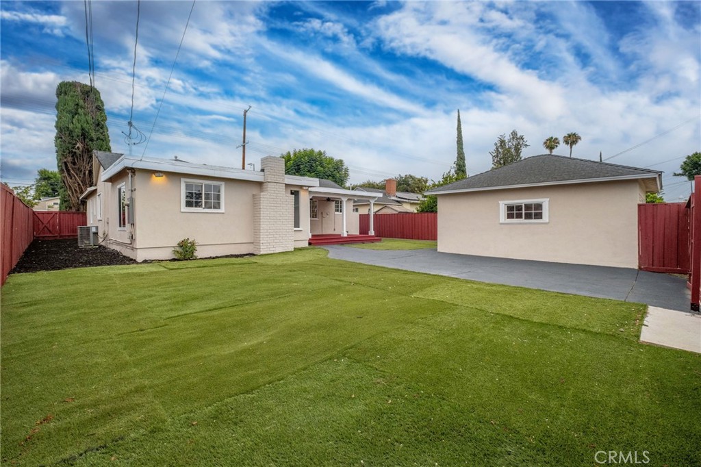 20756 Saticoy Street Property Photo 35