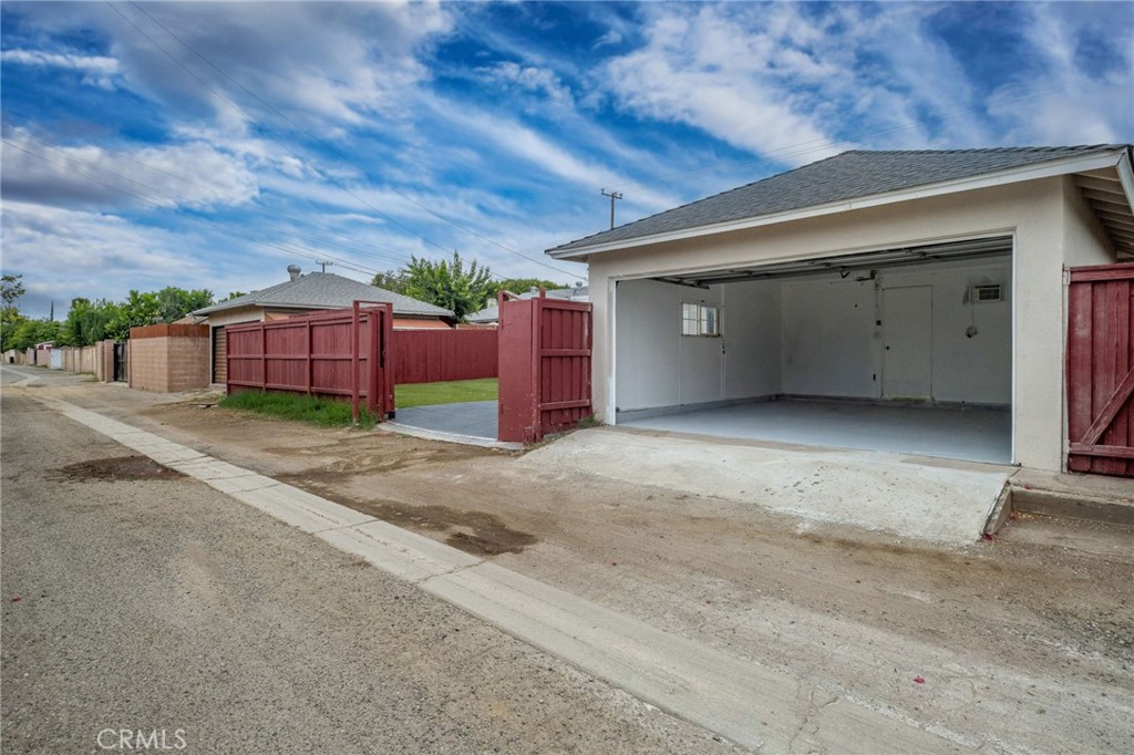 20756 Saticoy Street Property Photo 37