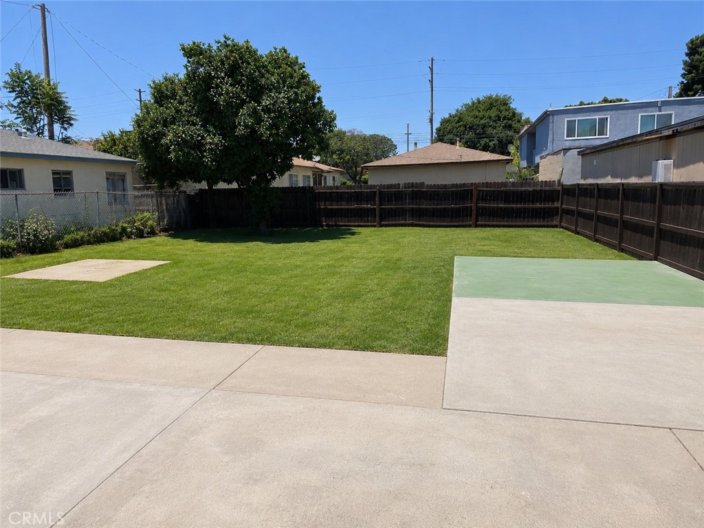 2345 W Cameron Property Photo 2