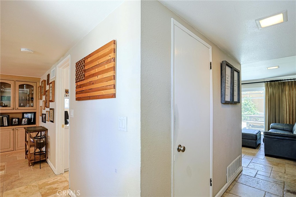 15522 Reeve Street Property Photo 6