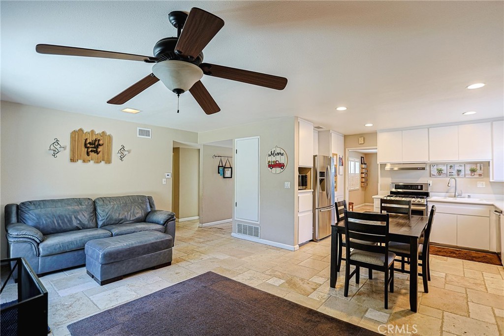 15522 Reeve Street Property Photo 8