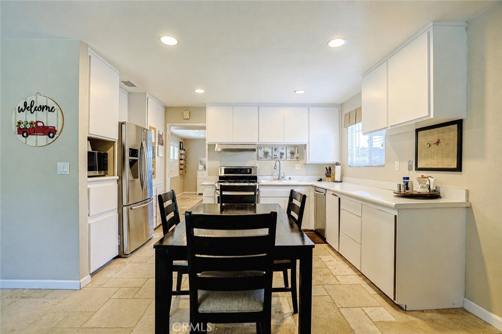 15522 Reeve Street Property Photo 9