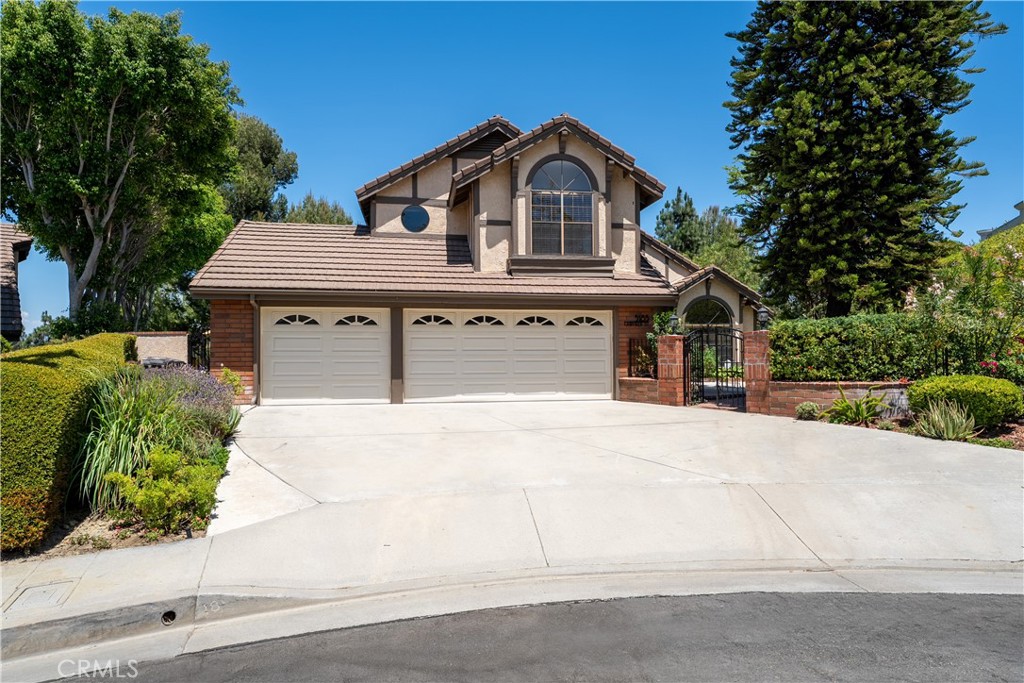 5185 E Fairfield Property Photo 1